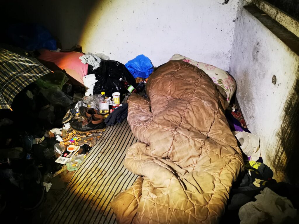 Streetworking z osobami bezomnymi — materiał Fundacji Zielona Przystań